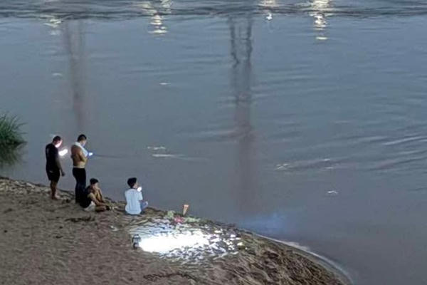 Công an tỉnh Hưng Yên khuyến cáo từ vụ 02 học sinh lớp 8 đuối nước thương tâm khi đi tắm sông Hồng 