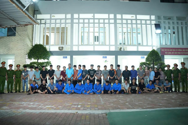 Công an TP HCM triệt phá đường dây mua bán hơn 2,4 tấn xyanua từ một vụ tự tử bằng thuốc độc