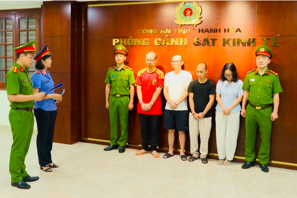 Triệt phá đường dây buôn lậu xe điện ba bánh xuyên biên giới
