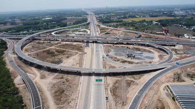 Cuối tháng 5, nút giao Long Thành sẽ mở toàn bộ hướng kết nối giữa hai tuyến cao tốc trọng điểm