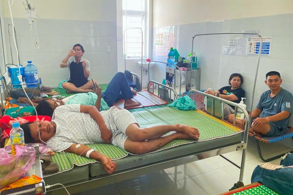 39 người nhập viện nghi ngộ độc sau khi ăn bánh mì ở Gia Lai