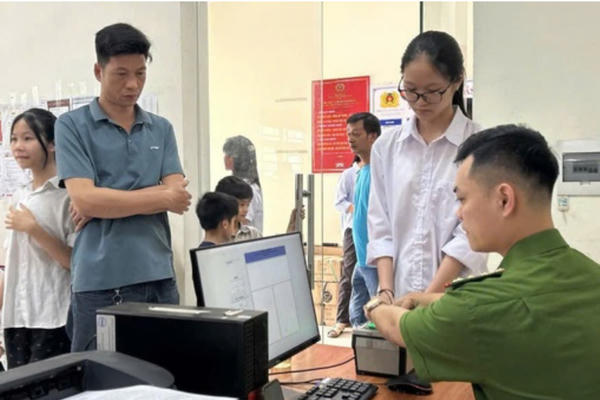 Công an xã Liên Minh triển khai mô hình “Ba nhất” vào buổi tối: Lấy người dân làm trung tâm phục vụ