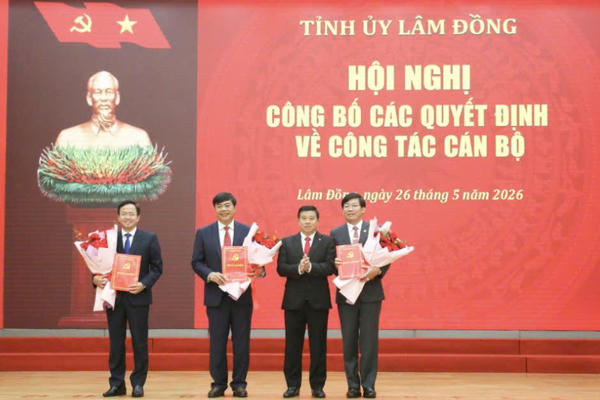 Tỉnh Lâm Đồng điều động, bổ nhiệm 10 cán bộ lãnh đạo, quản lý Tỉnh Lâm Đồng điều động, bổ nhiệm 10 cán bộ lãnh đạo, quản lý