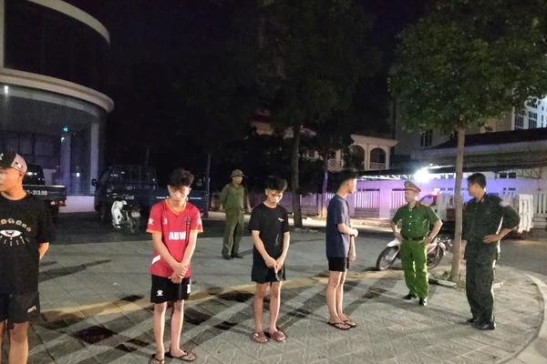Xử lý 36 trường hợp dùng điện thoại livestream, cổ vũ cho các nhóm đua xe