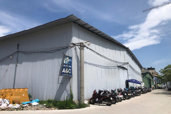 Hà Nội: Cụm sân thể thao trái phép bên trong căn nhà quây tôn ở phường Thanh Liệt 