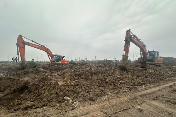 Khởi tố giám đốc doanh nghiệp đổ hàng trăm tấn chất thải rắn vào khu công nghiệp