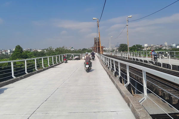 Cầu Long Biên thông xe trở lại sau 2 tháng sửa chữa