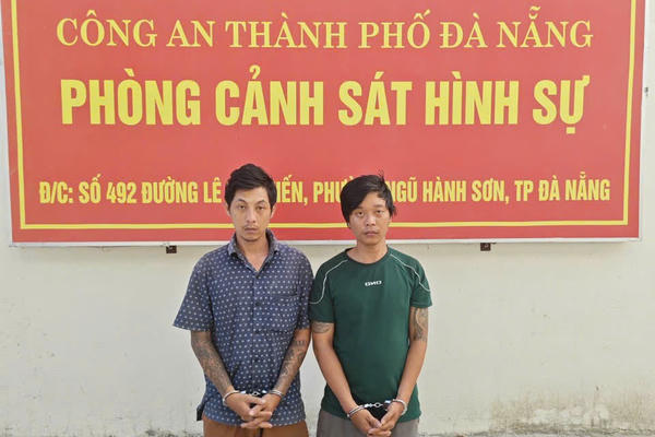 Bắt giữ 2 đối tượng nghiện game chuyên cướp giật, trộm cắp ở Đà Nẵng Bắt giữ 2 đối tượng nghiện game chuyên cướp giật, trộm cắp ở Đà Nẵng