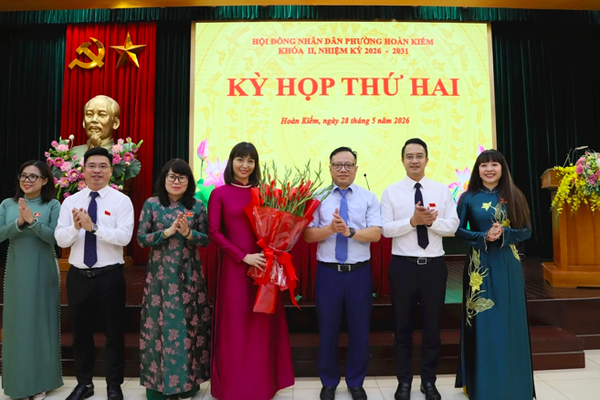Bà Trương Thị Thanh Nhàn làm Chủ tịch HĐND phường Hoàn Kiếm
Bà Trương Thị Thanh Nhàn làm Chủ tịch HĐND phường Hoàn Kiếm