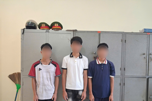 Đuổi đánh nhóm trai lạ vào làng, 3 thanh niên bị khởi tố Đuổi đánh nhóm trai lạ vào làng, 3 thanh niên bị khởi tố