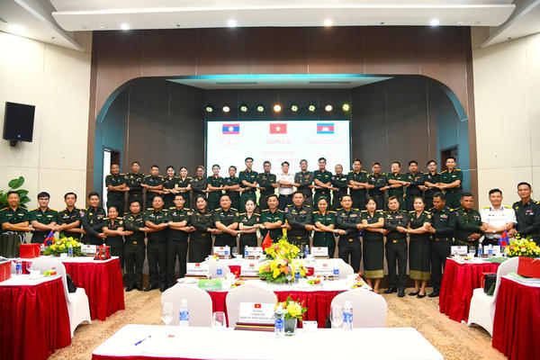 Giao lưu sĩ quan trẻ Quân đội 3 nước Việt Nam - Lào - Campuchia
