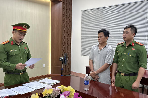 Khởi tố, bắt tạm giam tài xế xe tải gây tai nạn làm 2 người tử vong ở Đắk Lắk Khởi tố, bắt tạm giam tài xế xe tải gây tai nạn làm 2 người tử vong ở Đắk Lắk