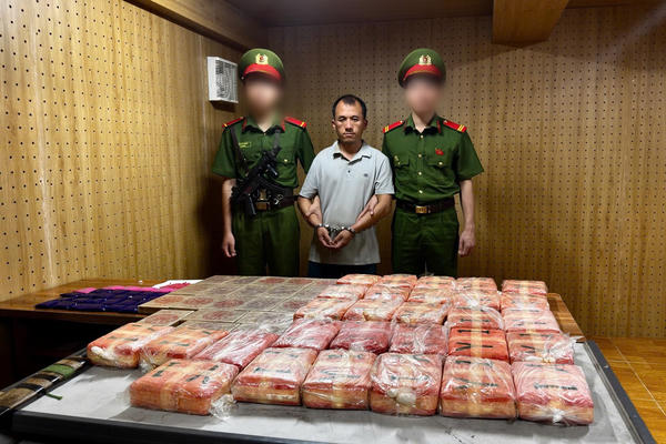 Bắt giữ đối tượng vận chuyển hơn 23kg ma túy tại khu vực biên giới Sơn La Bắt giữ đối tượng vận chuyển hơn 23kg ma túy tại khu vực biên giới Sơn La