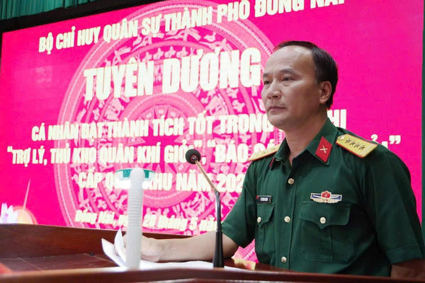Bộ CHQS thành phố Đồng Nai phát động phong trào thi đua, tuyên dương cá nhân tiêu biểu và trao quyết định thăng quân hàm, nâng lương cán bộ 