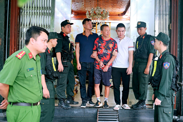 Bắt giữ đối tượng côn đồ cộm cán trong đường dây cá độ bóng đá 1.200 tỷ đồng ở Ninh Bình Bắt giữ đối tượng côn đồ cộm cán trong đường dây cá độ bóng đá 1.200 tỷ đồng ở Ninh Bình