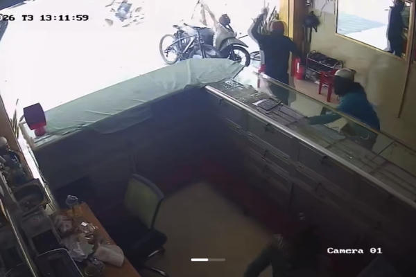 Bắt giữ 06 đối tượng cướp tiệm vàng tại TP HCM sau 48 giờ truy xét Bắt giữ 06 đối tượng cướp tiệm vàng tại TP HCM sau 48 giờ truy xét