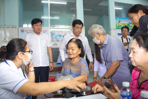 Phát động khám sức khỏe cộng đồng, lan tỏa tinh thần toàn dân chủ động phòng bệnh ở Cà Mau Phát động khám sức khỏe cộng đồng, lan tỏa tinh thần toàn dân chủ động phòng bệnh ở Cà Mau