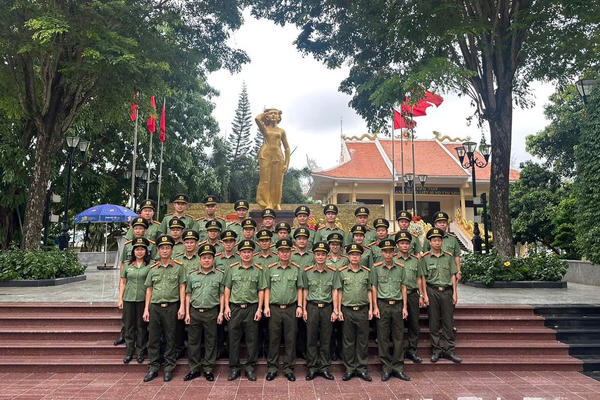 Thanh tra Công an TP Đồng Nai về nguồn tại Khu di tích quốc gia Anh hùng Liệt sĩ Võ Thị Sáu