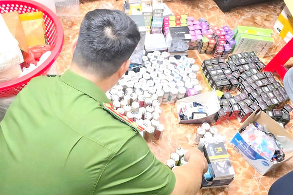 Thu giữ hơn 800 sản phẩm thuốc lá điện tử nghi không rõ nguồn gốc tại Ninh Bình 