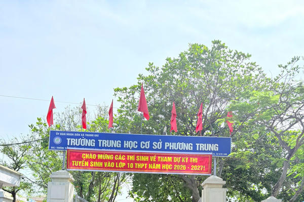 Hà Nội: 390 thí sinh vắng mặt trong buổi thi Ngữ văn, 1 trường hợp bị đình chỉ Hà Nội: 390 thí sinh vắng mặt trong buổi thi Ngữ văn, 1 trường hợp bị đình chỉ