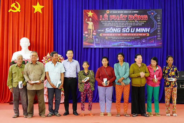 Xã U Minh trao “Trạm dịch vụ công mini” đến tận tay người dân Xã U Minh trao “Trạm dịch vụ công mini” đến tận tay người dân