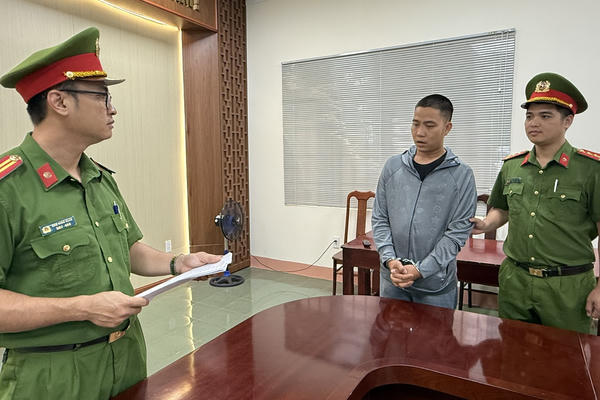 Công an Đắk Lắk khởi tố, bắt tạm giam tài xế xe tải vượt ẩu gây tai nạn khiến nữ sinh lớp 9 tử vong Công an Đắk Lắk khởi tố, bắt tạm giam tài xế xe tải vượt ẩu gây tai nạn khiến nữ sinh lớp 9 tử vong
