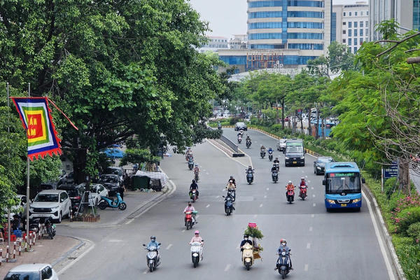 Đề xuất miễn phí xe buýt 1 năm trong Vành đai 1, hỗ trợ người dân đổi xe máy điện