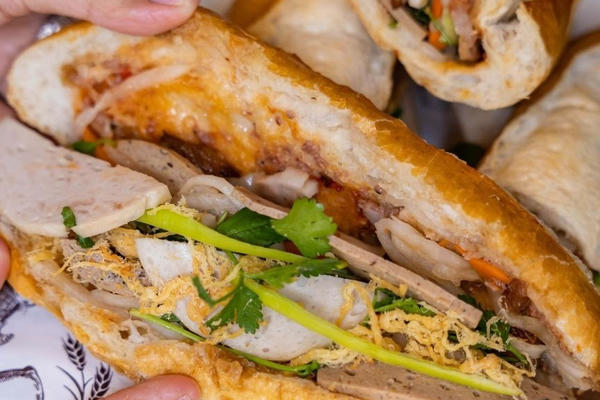 Xử phạt 80 triệu đồng và đình chỉ 2 cơ sở tiệm bánh mì gây ngộ độc thực phẩm tại Nghệ An