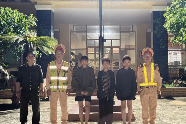 CSGT ngăn chặn kịp thời 3 thiếu nữ Điện Biên bị dụ dỗ lên thành phố làm việc lương cao CSGT ngăn chặn kịp thời 3 thiếu nữ Điện Biên bị dụ dỗ lên thành phố làm việc lương cao
