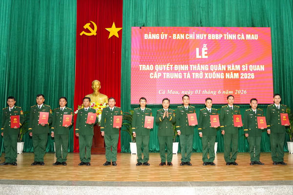 BĐBP Cà Mau quán triệt Chỉ thị 76, thăng quân hàm cho 85 sĩ quan BĐBP Cà Mau quán triệt Chỉ thị 76, thăng quân hàm cho 85 sĩ quan
