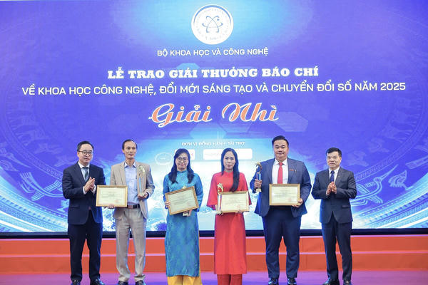 Năm năm mang ơn nghề báo Năm năm mang ơn nghề báo