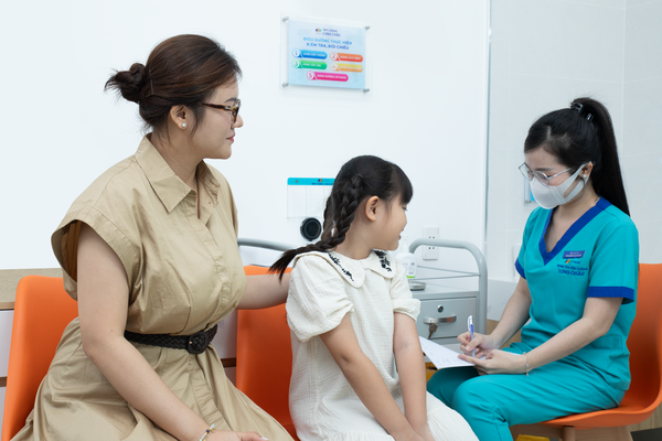 Từ 01/07, ưu tiên tiêm vắc xin HPV cho bé gái 12 tuổi tại 4 tỉnh khó khăn, vùng sâu vùng xa Từ 01/07, ưu tiên tiêm vắc xin HPV cho bé gái 12 tuổi tại 4 tỉnh khó khăn, vùng sâu vùng xa