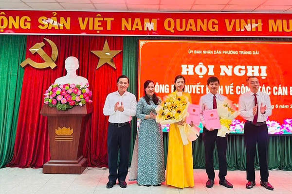 UBND phường Trảng Dài công bố quyết định điều động, bổ nhiệm cán bộ