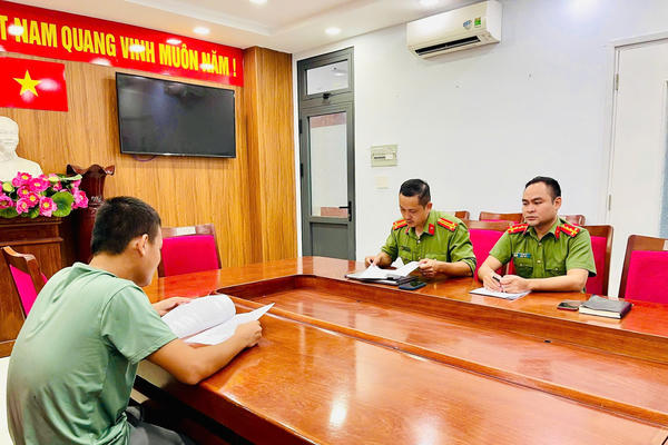 Bị phạt vì thực hiện giao dịch thanh toán khống qua máy POS Bị phạt vì thực hiện giao dịch thanh toán khống qua máy POS