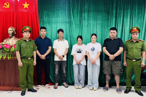 Khởi tố 5 đối tượng đánh nhau trước cửa quán bia ở Lào Cai Khởi tố 5 đối tượng đánh nhau trước cửa quán bia ở Lào Cai