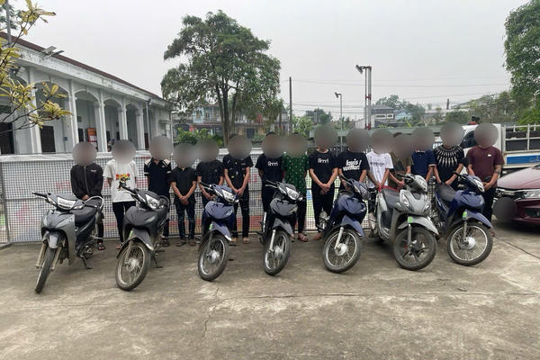 Khởi tố nhóm "quái xế" dùng dao, kiếm tấn công người đi đường và hủy hoại tài sản