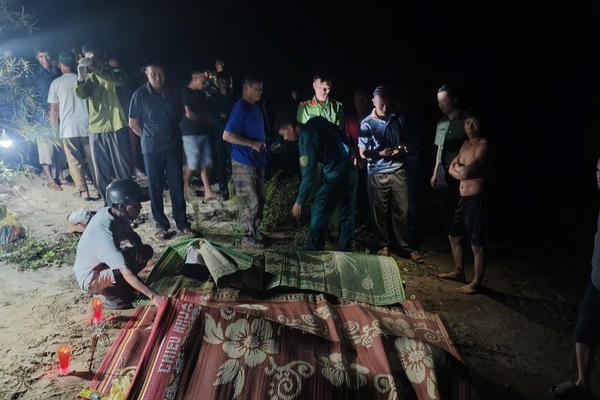 Lật thuyền, 4 người trong một gia đình tử vong thương tâm