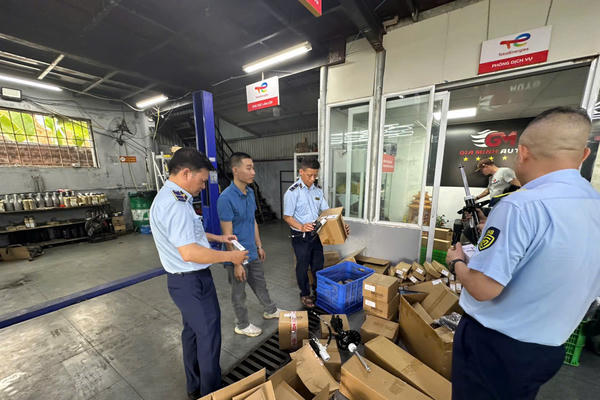 Phát hiện hơn 800 phụ tùng ô tô có dấu hiệu giả mạo nhãn hiệu nổi tiếng