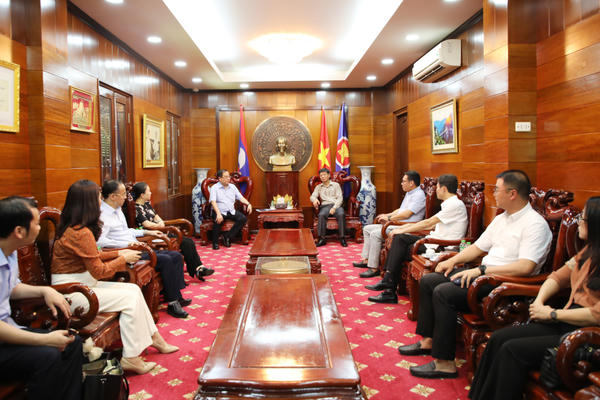 Bí thư Tỉnh ủy Quảng Ninh chào xã giao Tổng Lãnh sự Việt Nam tại Luông Pha Băng
