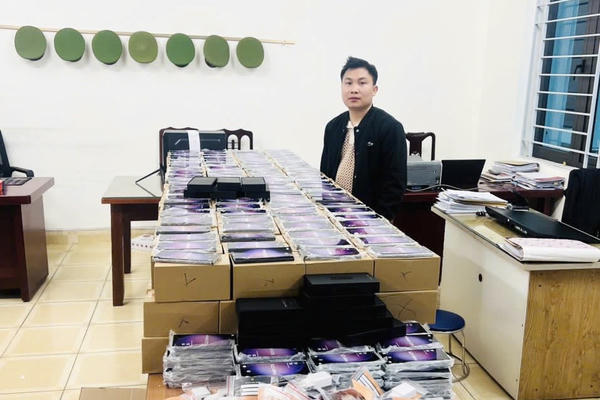 Khởi tố, bắt giữ 3 đối tượng bán hơn 1.000 điện thoại Samsung giả trên cả nước