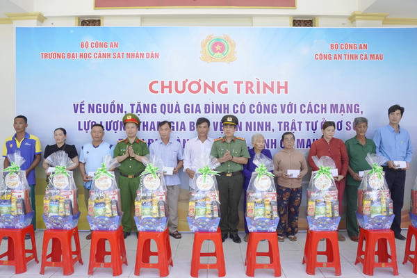 Học viên Trường Đại học Cảnh sát nhân dân về nguồn tại di tích Hòn Đá Bạc, lan tỏa nghĩa tình vì cộng đồng