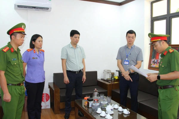 Bắt thêm Phó Chủ tịch xã và Giám đốc doanh nghiệp trong vụ bờ kè sông Hồng gãy đổ sau bão Yagi ở Lào Cai
