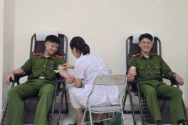 Cán bộ, chiến sĩ Công an tỉnh Sơn La kịp thời hiến máu cứu người gặp nạn
