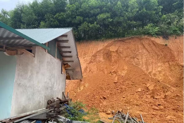 Tuyên Quang di dời khẩn cấp người dân khỏi vùng sạt lở 