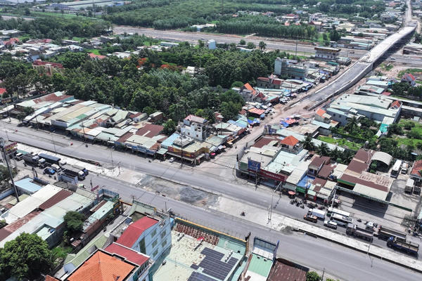 Đồng Nai: Dự án cầu vượt dân sinh thi công chậm, người dân khốn đốn vì đi lại khó khăn và mất an toàn giao thông Đồng Nai: Dự án cầu vượt dân sinh thi công chậm, người dân khốn đốn vì đi lại khó khăn và mất an toàn giao thông