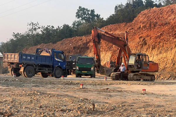  Bắt tạm giam đối tượng ở Khánh Hòa khai thác đất trái phép, thu lợi hàng trăm triệu đồng