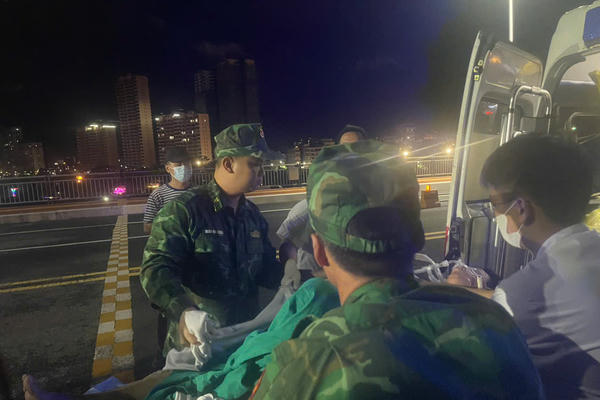 Liên tiếp mở “luồng xanh” tại cửa khẩu Móng Cái hỗ trợ cấp cứu bệnh nhân trong tình trạng nguy kịch 