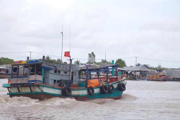 Xã Phan Ngọc Hiển (Cà Mau) quyết liệt chống khai thác IUU: Siết quản lý đội tàu, nâng cao ý thức ngư dân Xã Phan Ngọc Hiển (Cà Mau) quyết liệt chống khai thác IUU: Siết quản lý đội tàu, nâng cao ý thức ngư dân