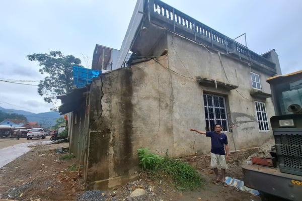 Vụ đòi đất cho mượn tại Phú Thọ: Người dân vẫn mong mỏi một phán quyết thấu tình đạt lý Vụ đòi đất cho mượn tại Phú Thọ: Người dân vẫn mong mỏi một phán quyết thấu tình đạt lý