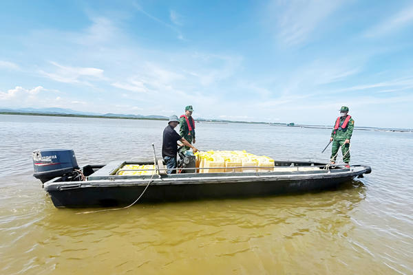 Quảng Ninh thu giữ gần 2.000 lít xăng không rõ nguồn gốc Quảng Ninh thu giữ gần 2.000 lít xăng không rõ nguồn gốc